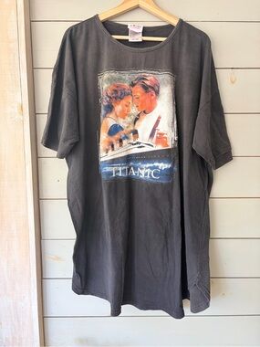 Vintage Titanic Graphic Sleep Shirt - XXL